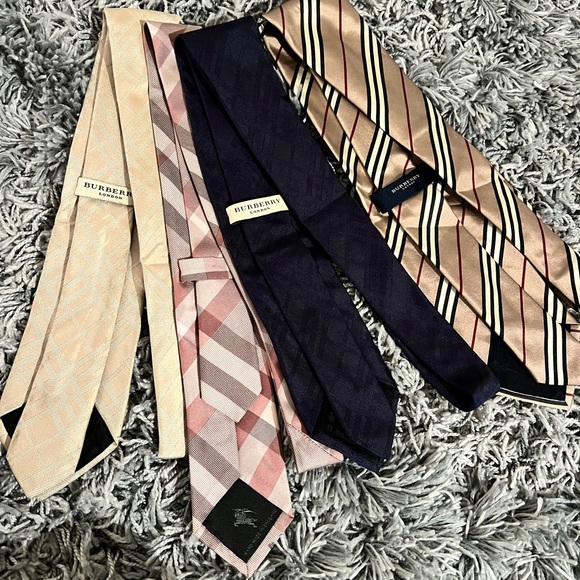 Burberry - Picture 2 of 2